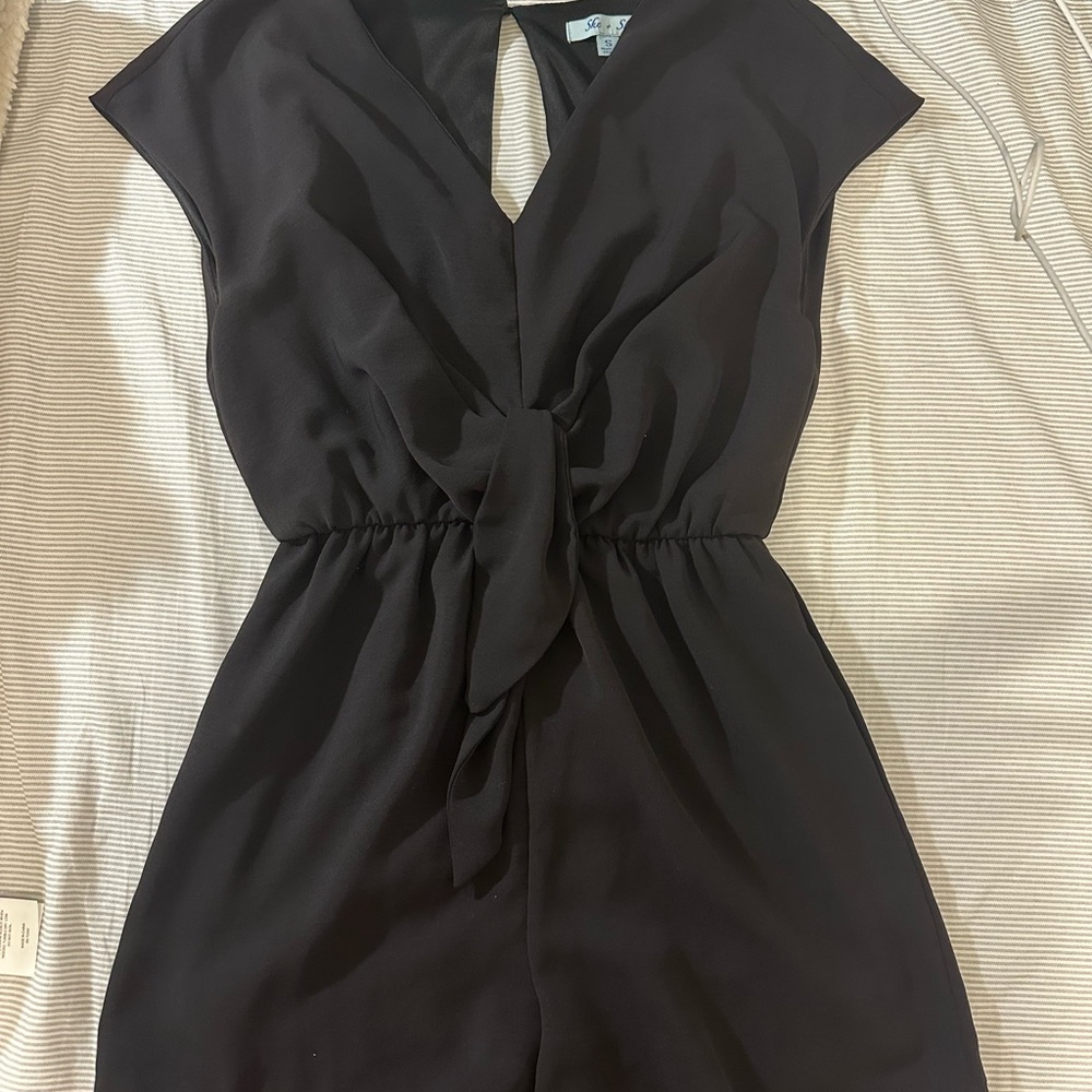 She + Sky Classic Black Top